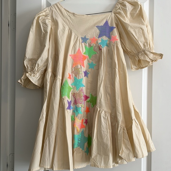 Queen of Sparkles. NWT size XS tan star dress. - Picture 4 of 4